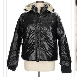 NWOT Aerie Puffer Coat with Sherpa Lining Size Medium Black